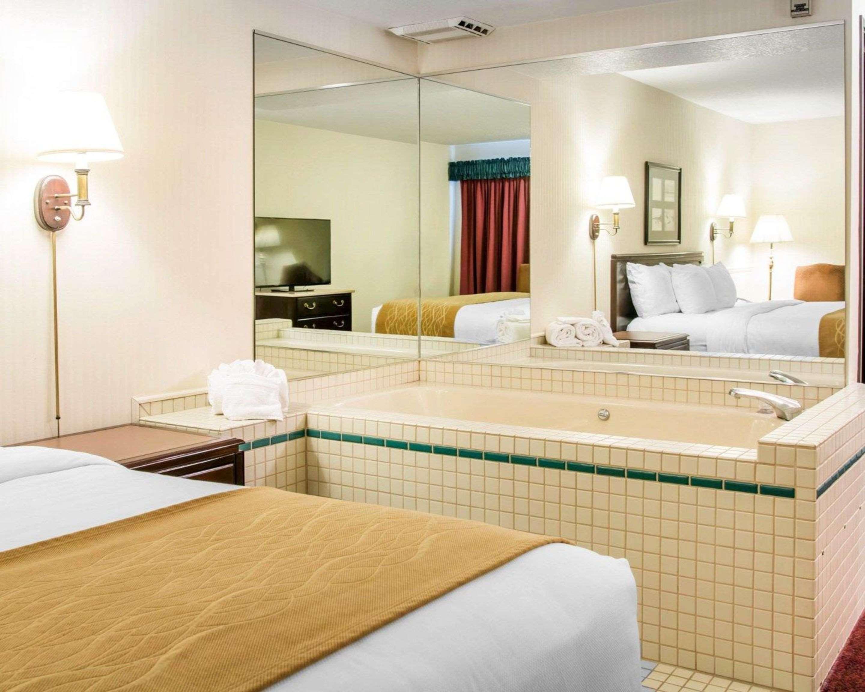 Comfort Inn Lakeside Mackinaw Stadt Exterior foto