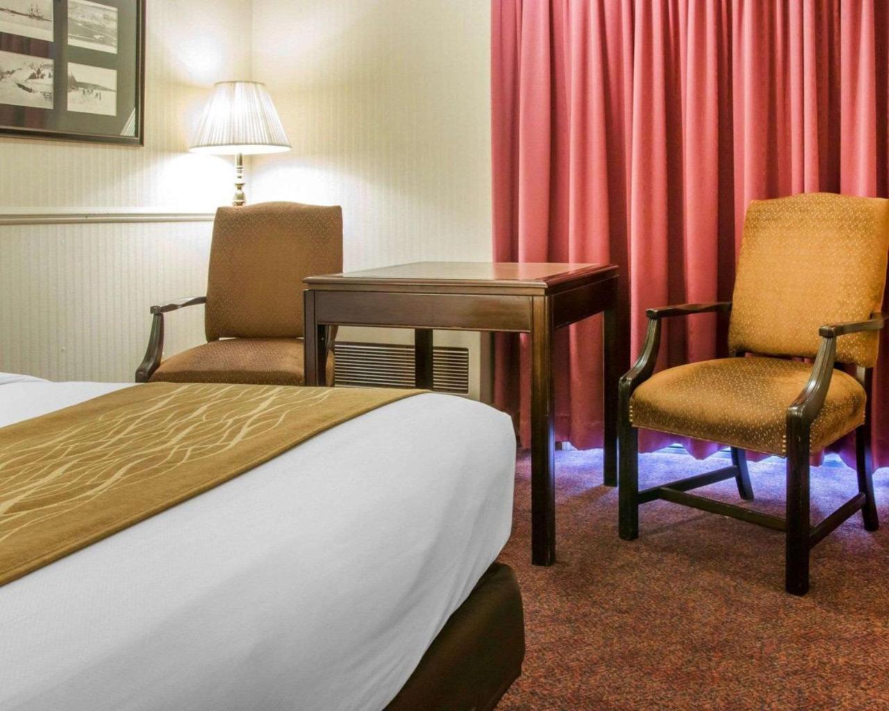Comfort Inn Lakeside Mackinaw Stadt Exterior foto